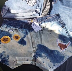 Lucky Brand Artistic Blue and Cream Jeans with Nature Motifs